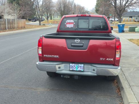 Used 2019 Nissan Frontier SV image 5