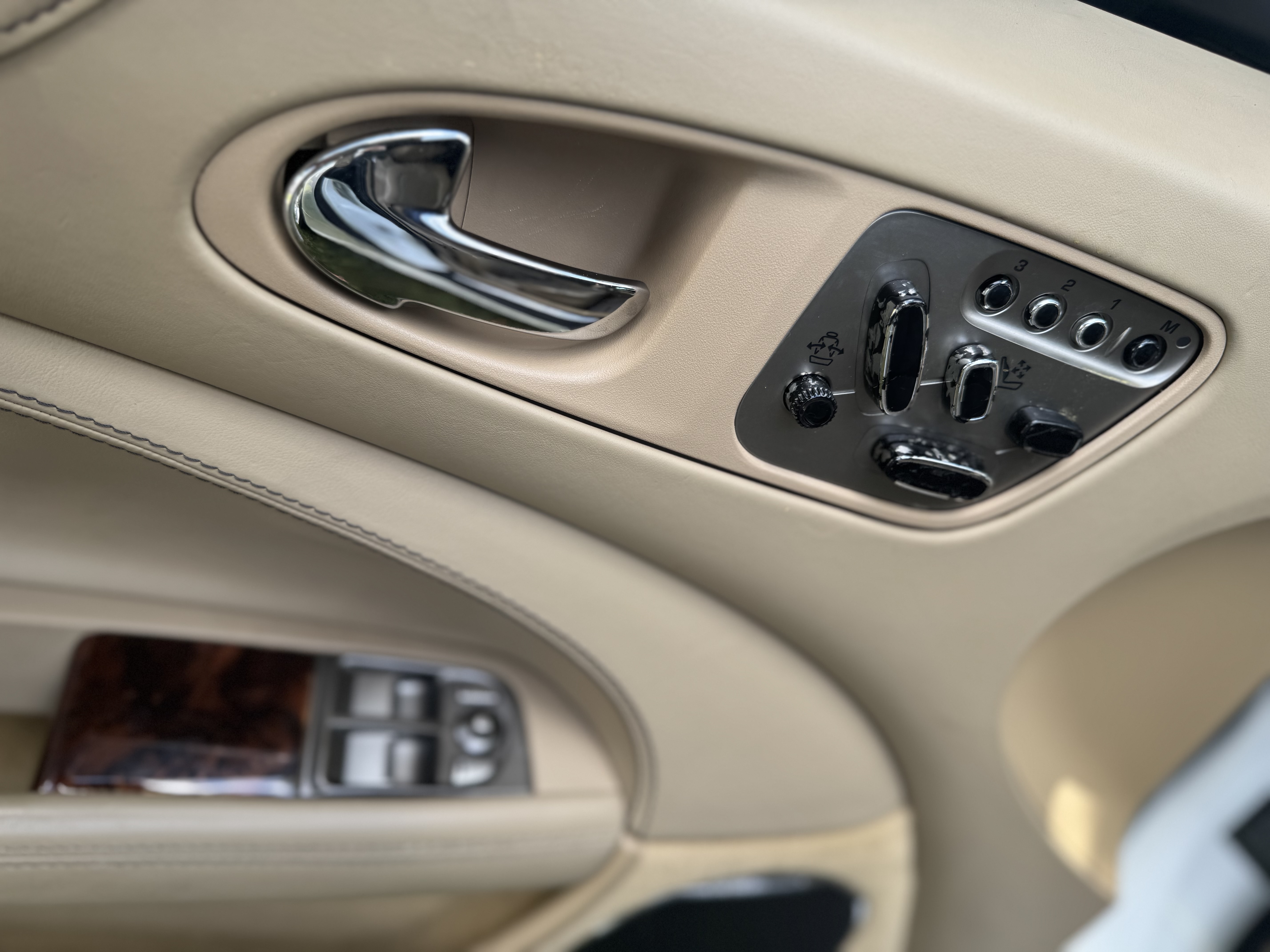 Used 2011 Jaguar XK Convertible RWD image 9