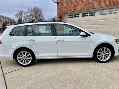Used 2017 Volkswagen Golf SE