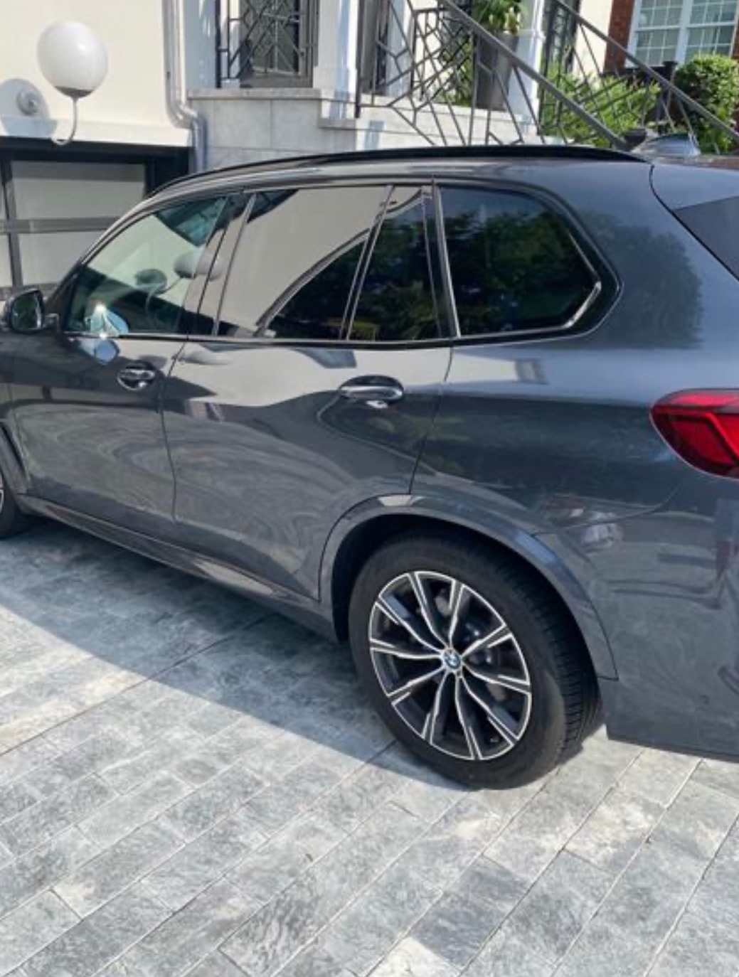 Used 2019 BMW X5 xDrive40i w/ M Sport Package AWD/4WD image 4