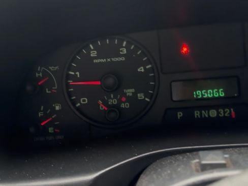 Used 2005 Ford F350 2WD Regular Cab DRW Super Duty image 8