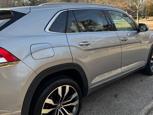 Used 2021 Volkswagen Atlas Cross Sport SEL Premium image 11