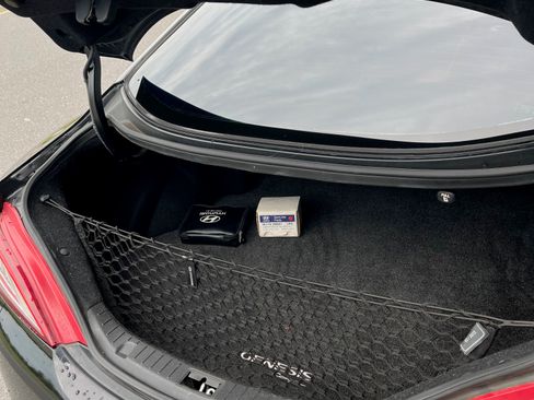 Used 2015 Hyundai Genesis 3.8 RWD image 8