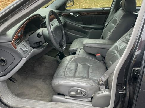 Used 2001 Cadillac De Ville Sedan w/ Comfort/Convenience Pkg image 8