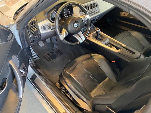 Used 2004 BMW Z4 3.0i image 9