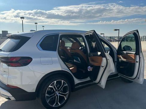 Used 2024 BMW X5 sDrive40i w/ Premium Package image 17
