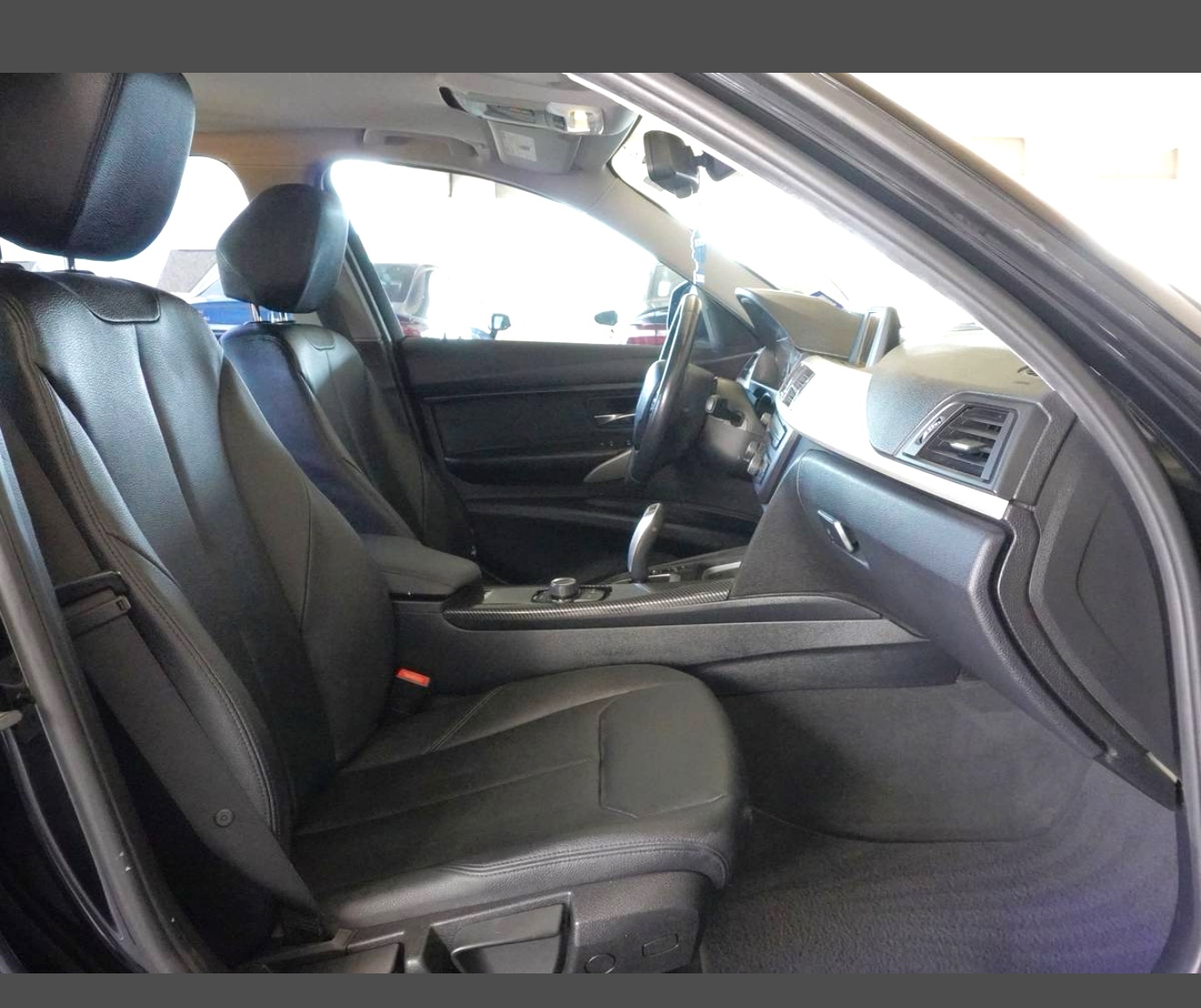Used 2015 BMW 320i Sedan RWD image 9