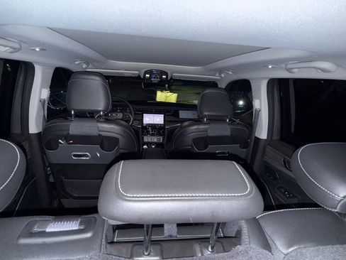 Used 2023 Jeep Grand Cherokee 4WD 4xe w/ Luxury Tech Group II image 4