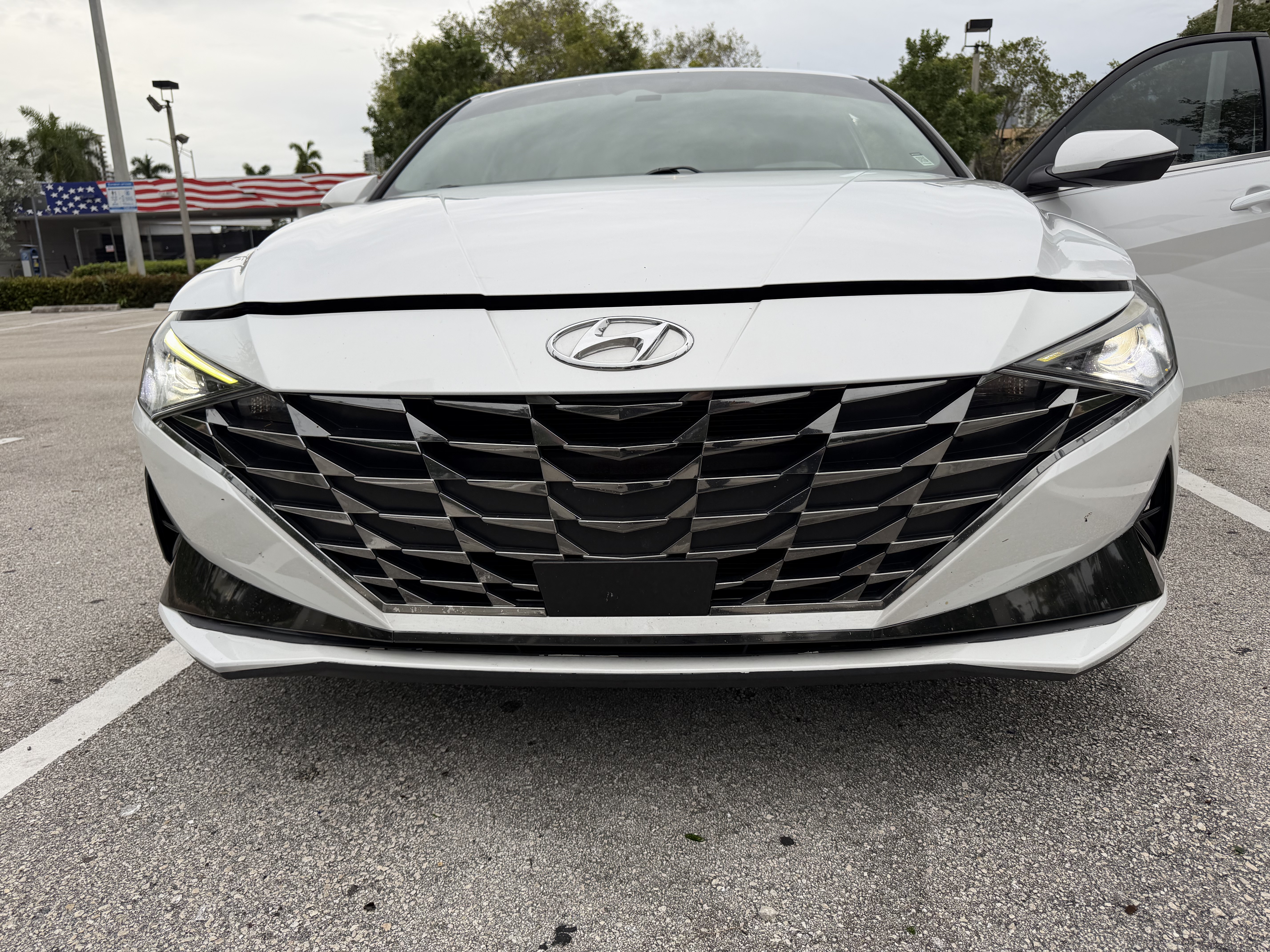 Used 2021 Hyundai Elantra SEL w/ Convenience + Premium Package FWD image 2