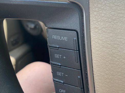 Used 2011 Lincoln MKZ FWD image 9