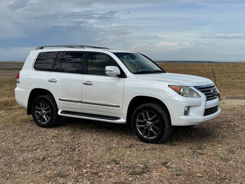 Used 2013 Lexus LX 570 4WD w/ Luxury Pkg w/Pre-crash image 8