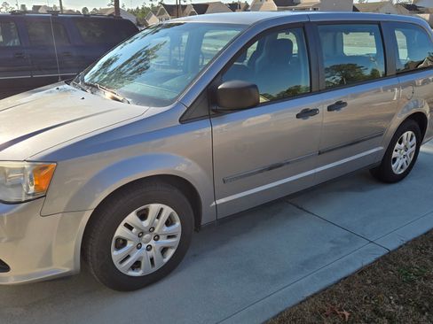 Used 2014 Dodge Grand Caravan American Value Package image 4