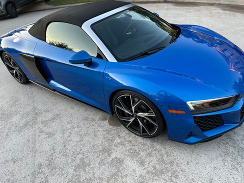 Used 2021 Audi R8 V10 w/ Premium Package image 4