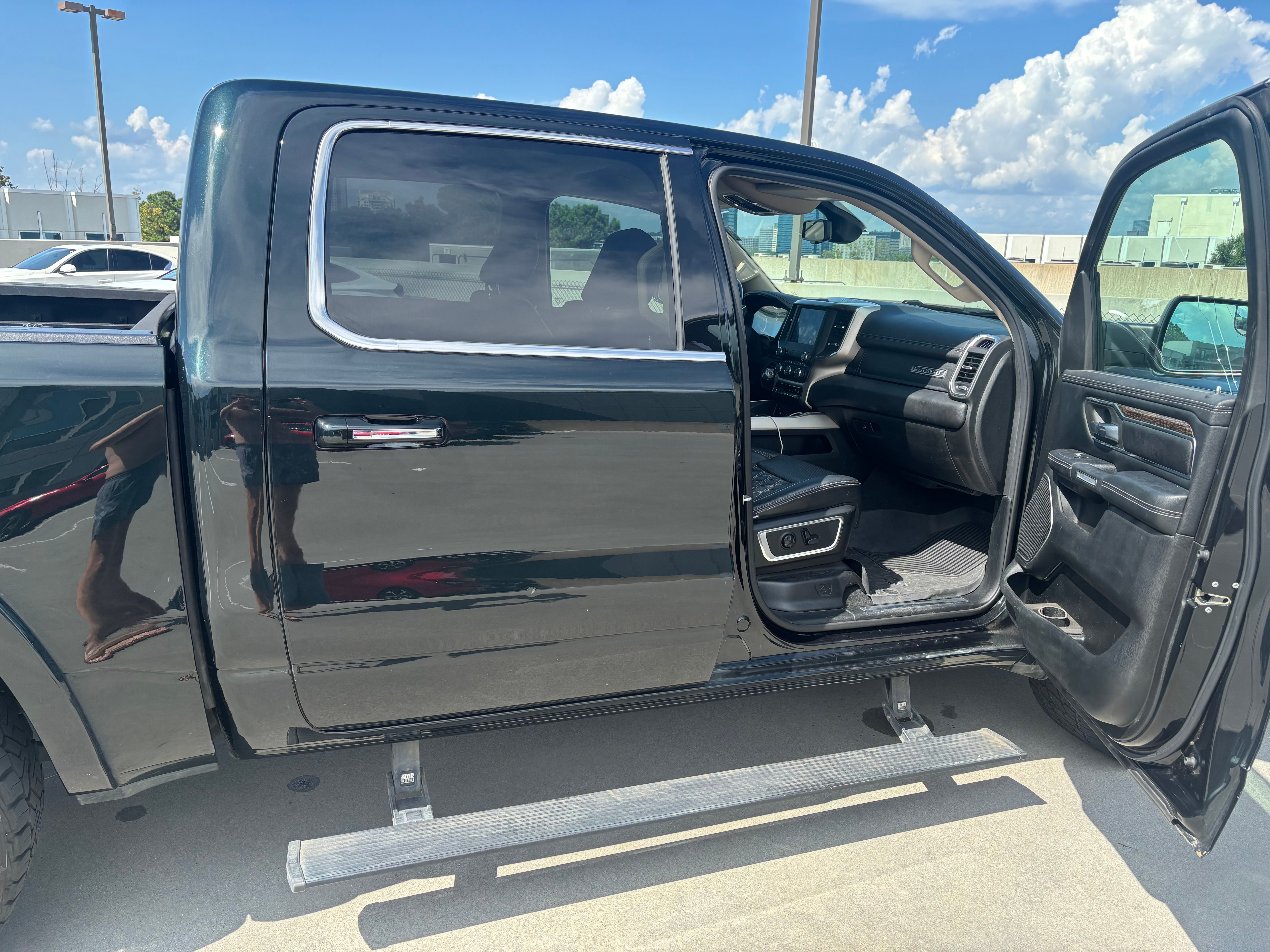 Used 2019 RAM 1500 Laramie AWD/4WD image 11