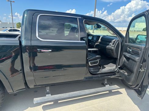 Used 2019 RAM 1500 Laramie AWD/4WD image 11