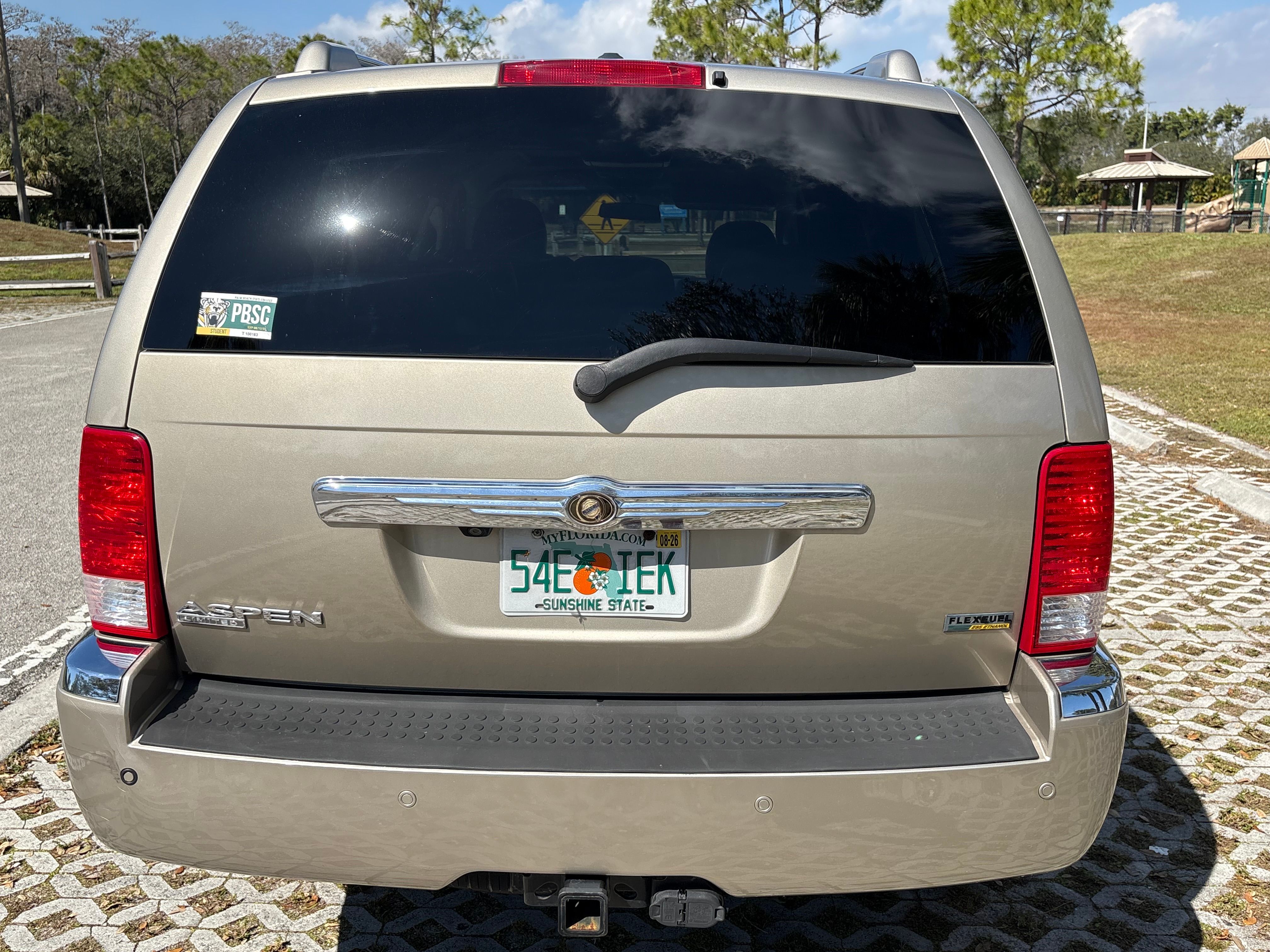 Used 2008 Chrysler Aspen Limited RWD image 9