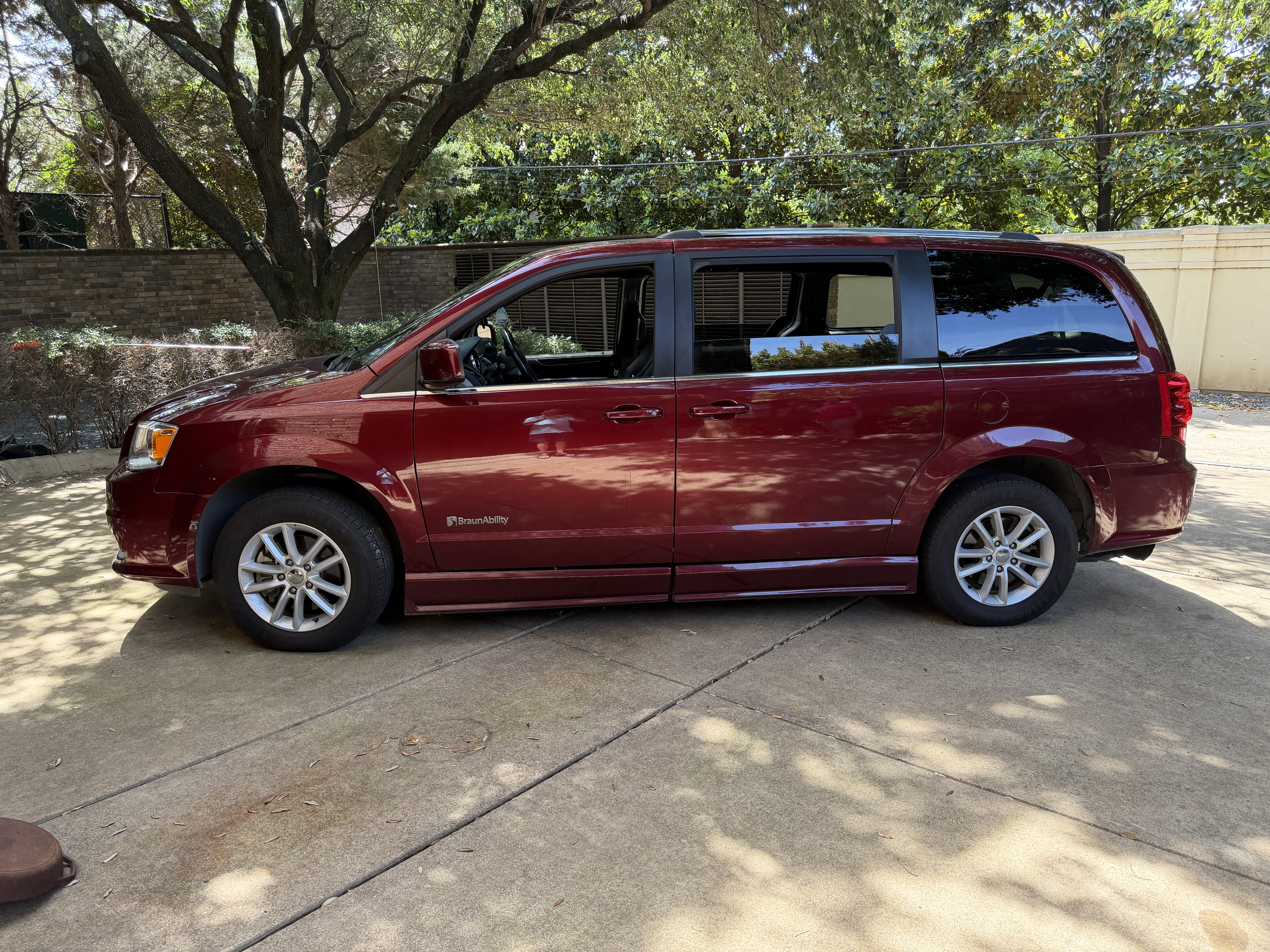 Used 2020 Dodge Grand Caravan SXT FWD image 4