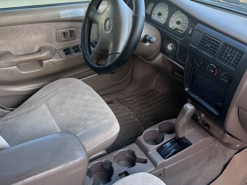 Used 2002 Toyota Tacoma PreRunner RWD image 8