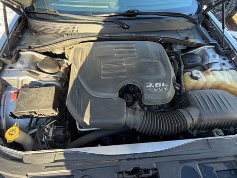 Used 2014 Chrysler 300 C image 17