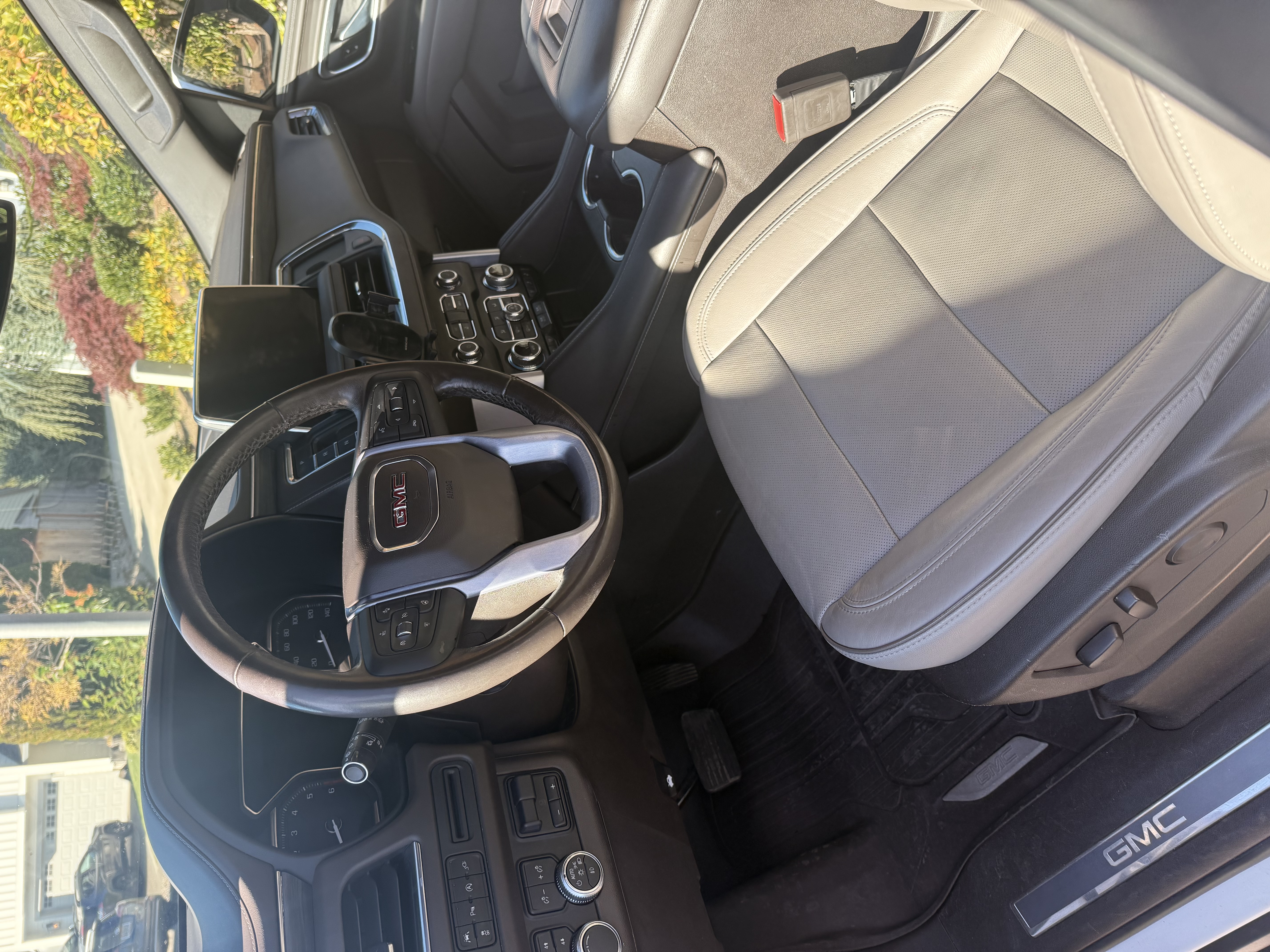 Used 2021 GMC Yukon SLT w/ SLT Luxury Plus Package AWD/4WD image 5