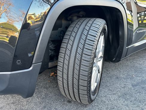 Used 2014 Jeep Cherokee Limited w/ Technology Group image 18