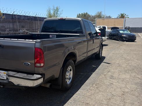 Used 2006 Ford F250 2WD SuperCab Super Duty image 9