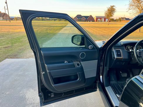 Used 2017 Land Rover Range Rover Sport HSE image 16