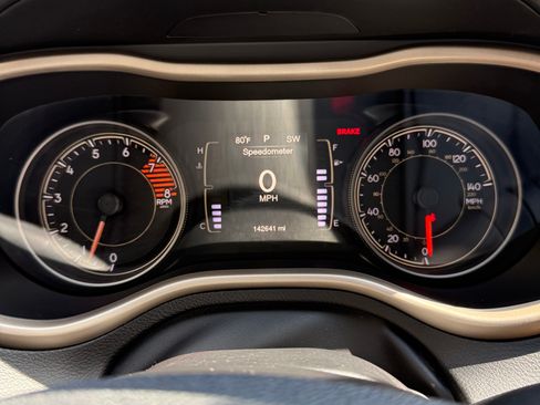 Used 2016 Jeep Cherokee 75th Anniversary FWD image 12