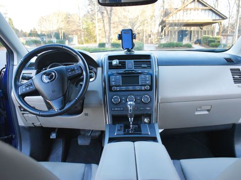 Used 2010 MAZDA CX-9 Grand Touring w/ Moonroof & Bose Audio Pkg image 18