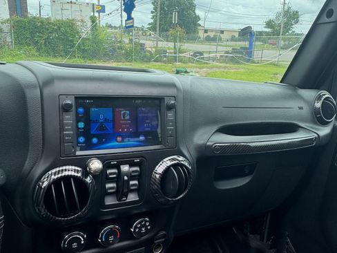 Used 2015 Jeep Wrangler Unlimited Sport w/ Quick Order Package 24S AWD/4WD image 9
