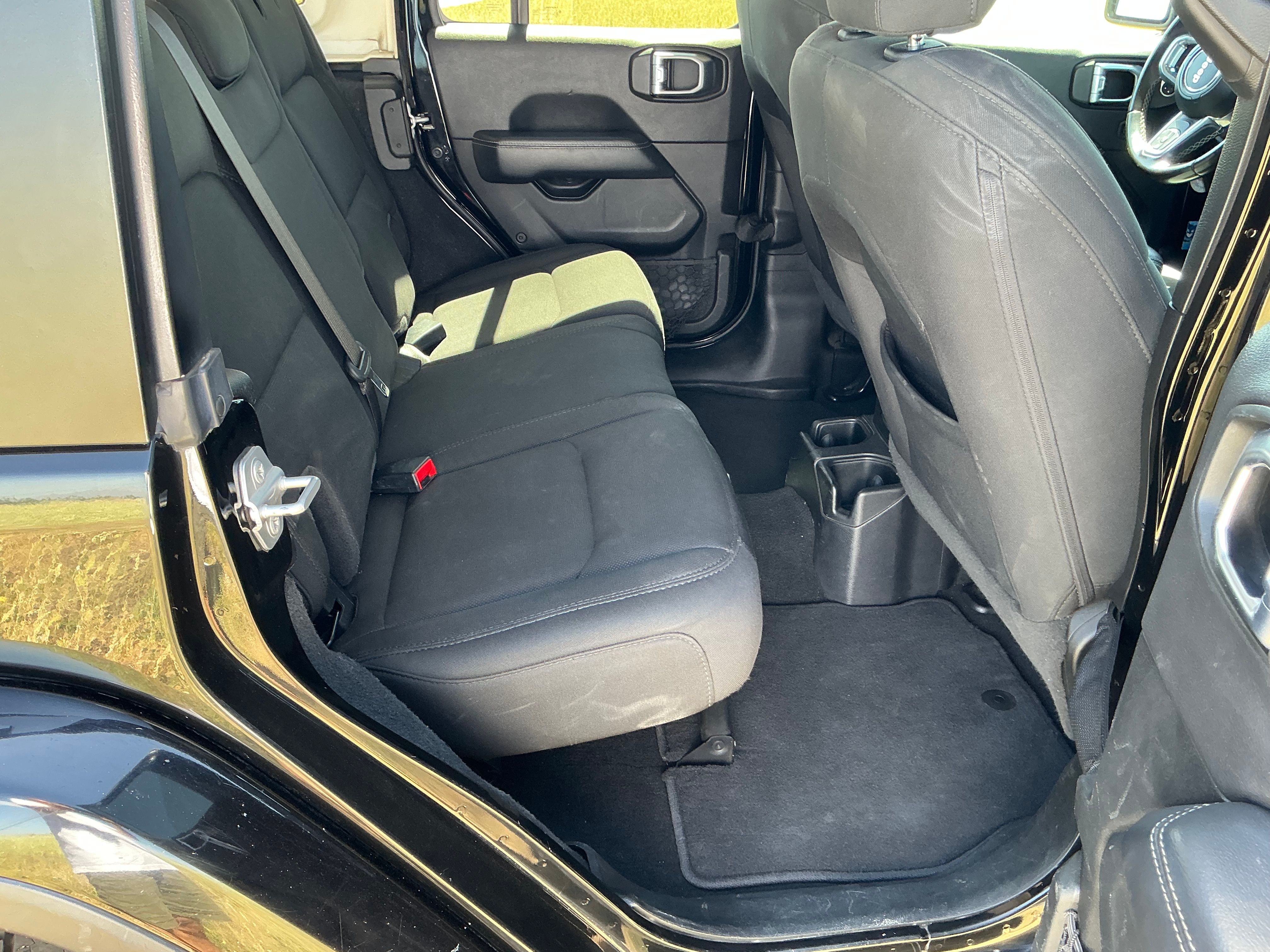 Used 2020 Jeep Wrangler Unlimited Sahara AWD/4WD image 15