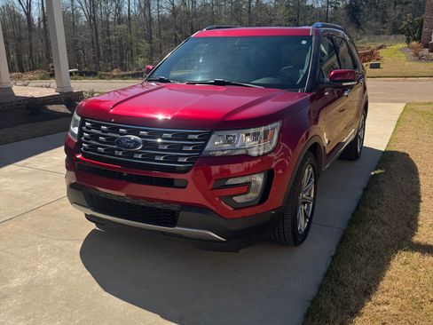 Used 2017 Ford Explorer Limited image 1