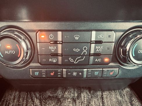 Used 2019 Ford F250 Lariat w/ Lariat Ultimate Package image 16