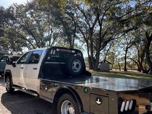 Used 2024 GMC Sierra 3500 Pro w/ Convenience Package image 6