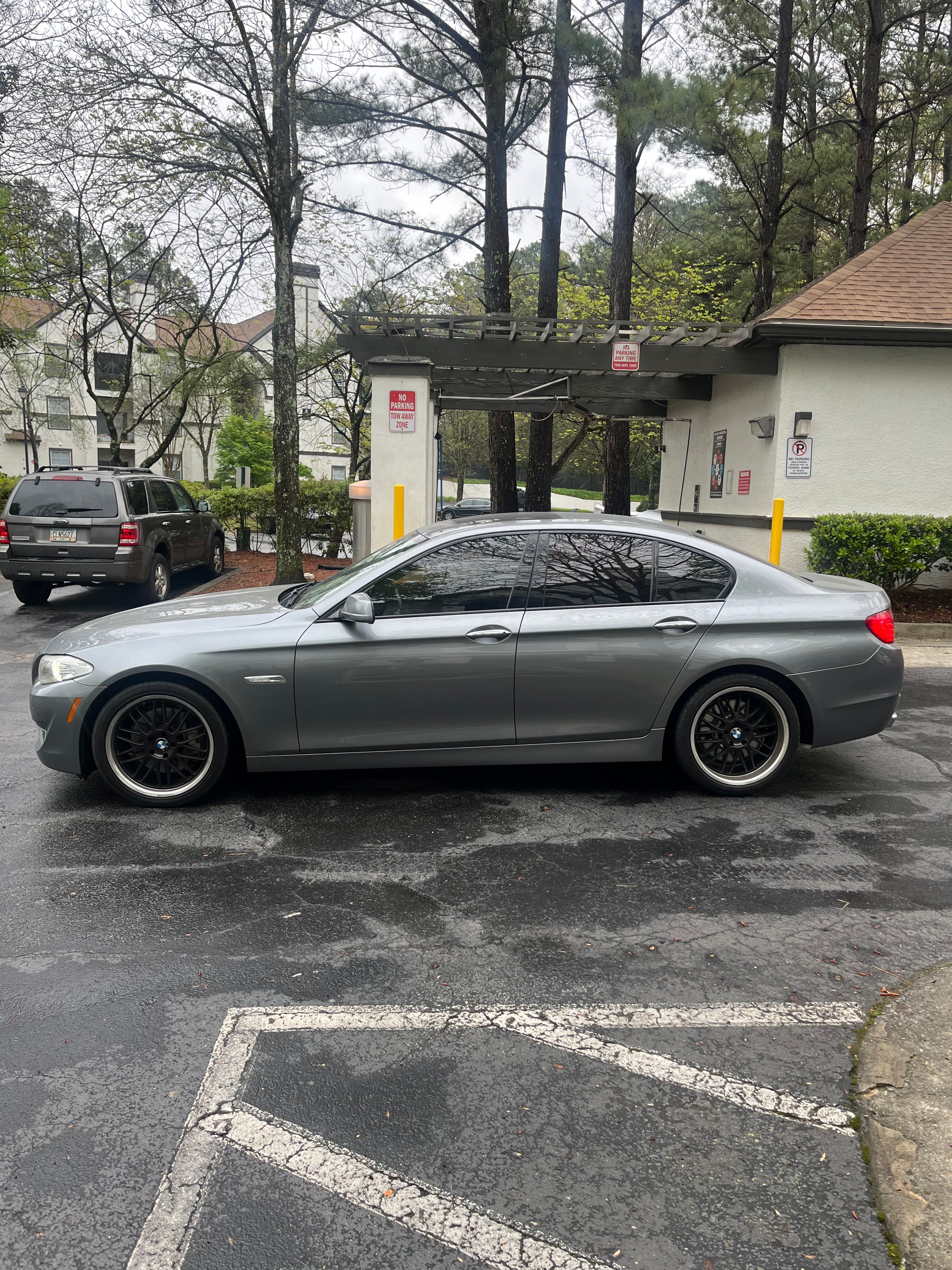 Used 2011 BMW 550i Sedan RWD image 4