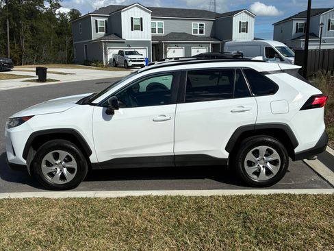 Used 2021 Toyota RAV4 LE image 5