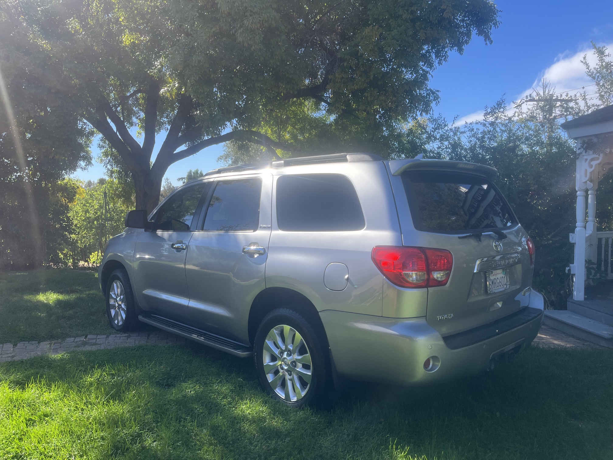 Used 2010 Toyota Sequoia Platinum RWD image 4