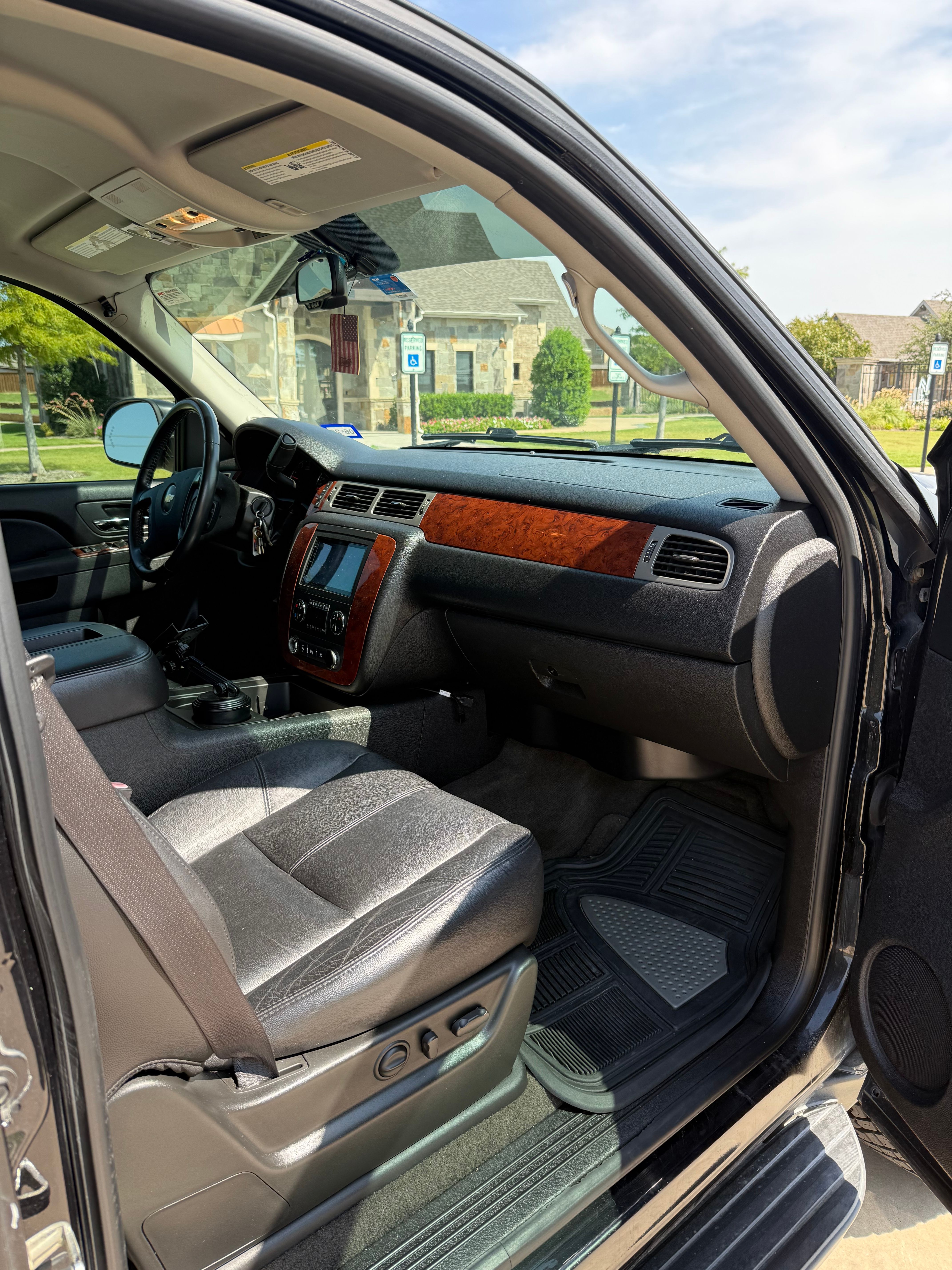 Used 2010 Chevrolet Avalanche LT w/ Luxury Package AWD/4WD image 14