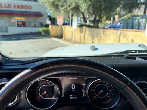 Used 2021 Jeep Wrangler Unlimited Sahara image 15