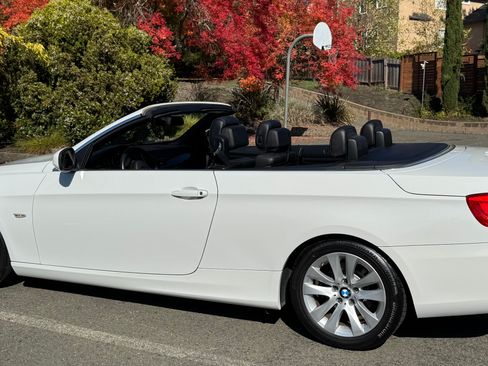 Used 2013 BMW 328i Convertible image 8