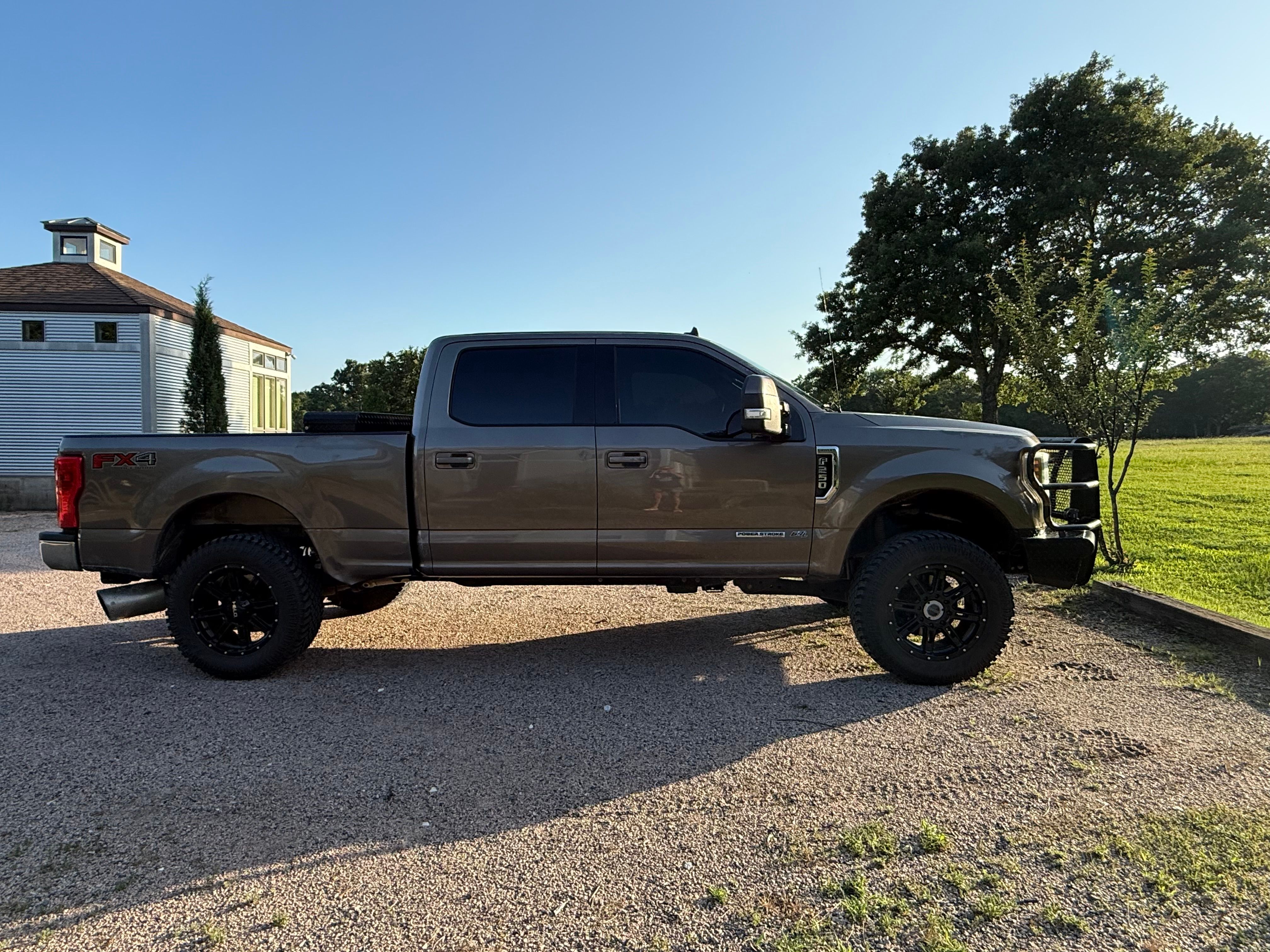 Used 2019 Ford F250 Lariat w/ Lariat Value Package AWD/4WD image 1