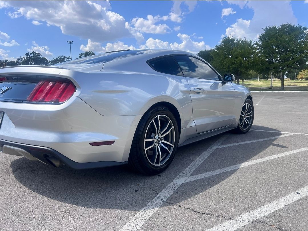 Used 2016 Ford Mustang Premium RWD image 11