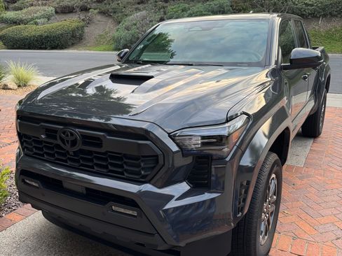 Used 2025 Toyota Tacoma TRD Sport image 6