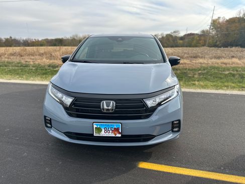 Used 2023 Honda Odyssey Sport image 2
