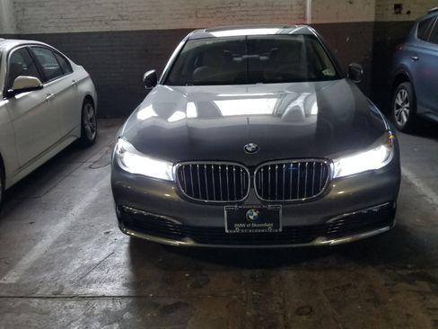 Used 2018 BMW 740i xDrive image 11