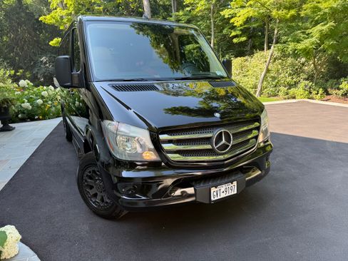 Used 2015 Mercedes-Benz Sprinter 2500 image 2