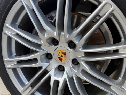 Used 2017 Porsche Cayenne Platinum Edition AWD/4WD image 14