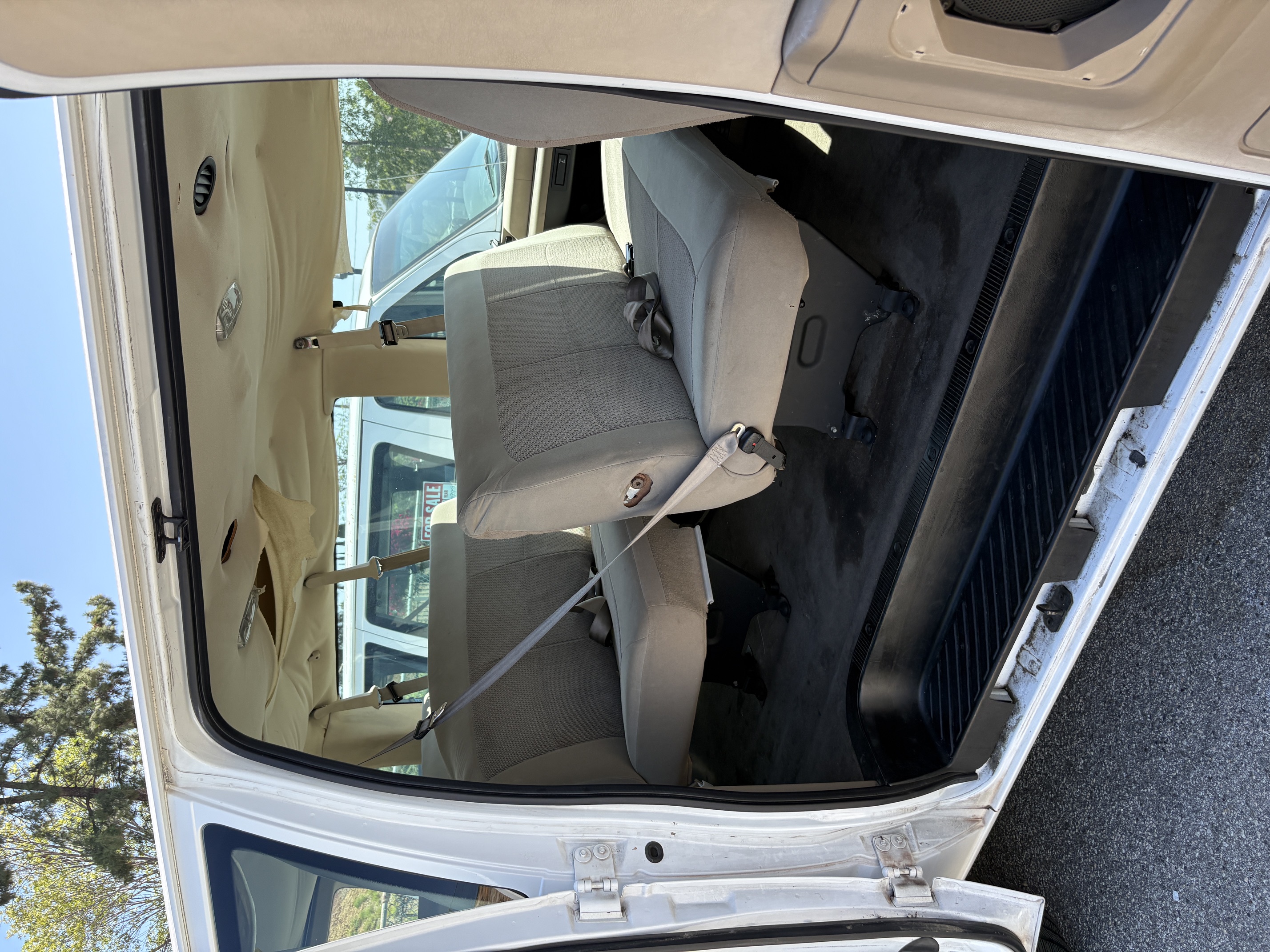 Used 2006 Ford E-350 and Econoline 350 XLT RWD image 8