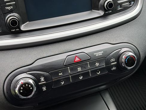 Used 2019 Kia Sorento AWD image 10