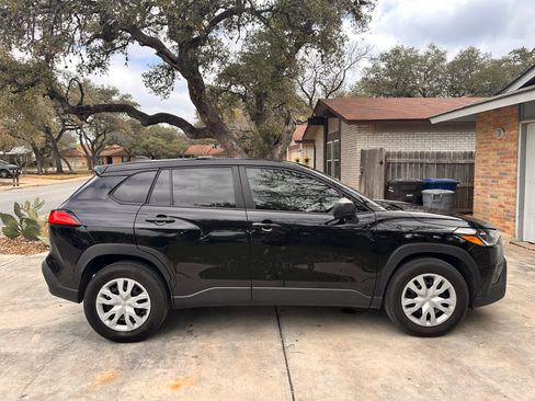 Used 2023 Toyota Corolla Cross L image 5